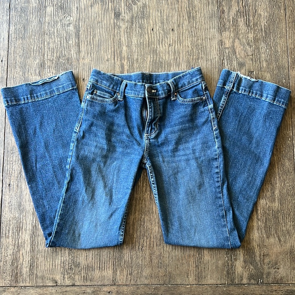 Wrangler trouser boot cut jeans-stone wash w/white stitching. Girl’s 14 Reg. EUC